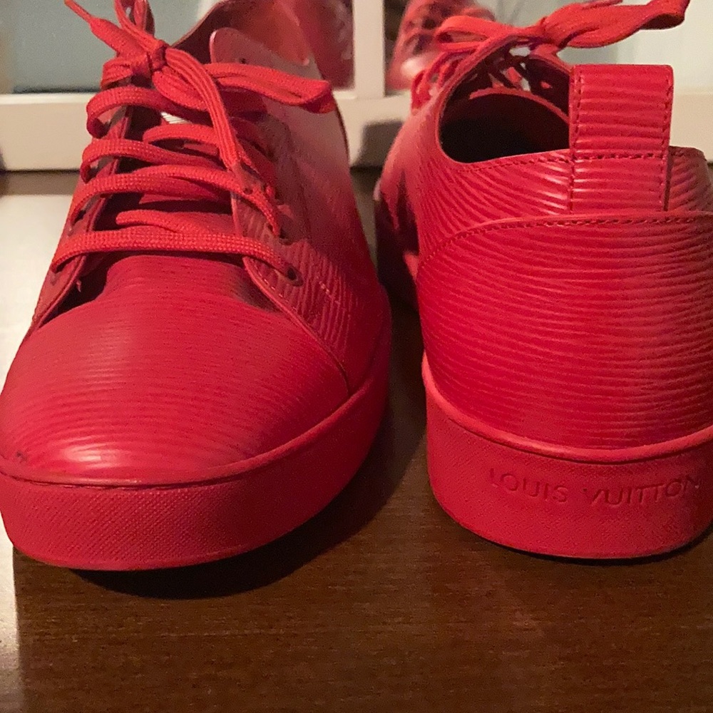 Great condition, rarely worn 100% real Louis V